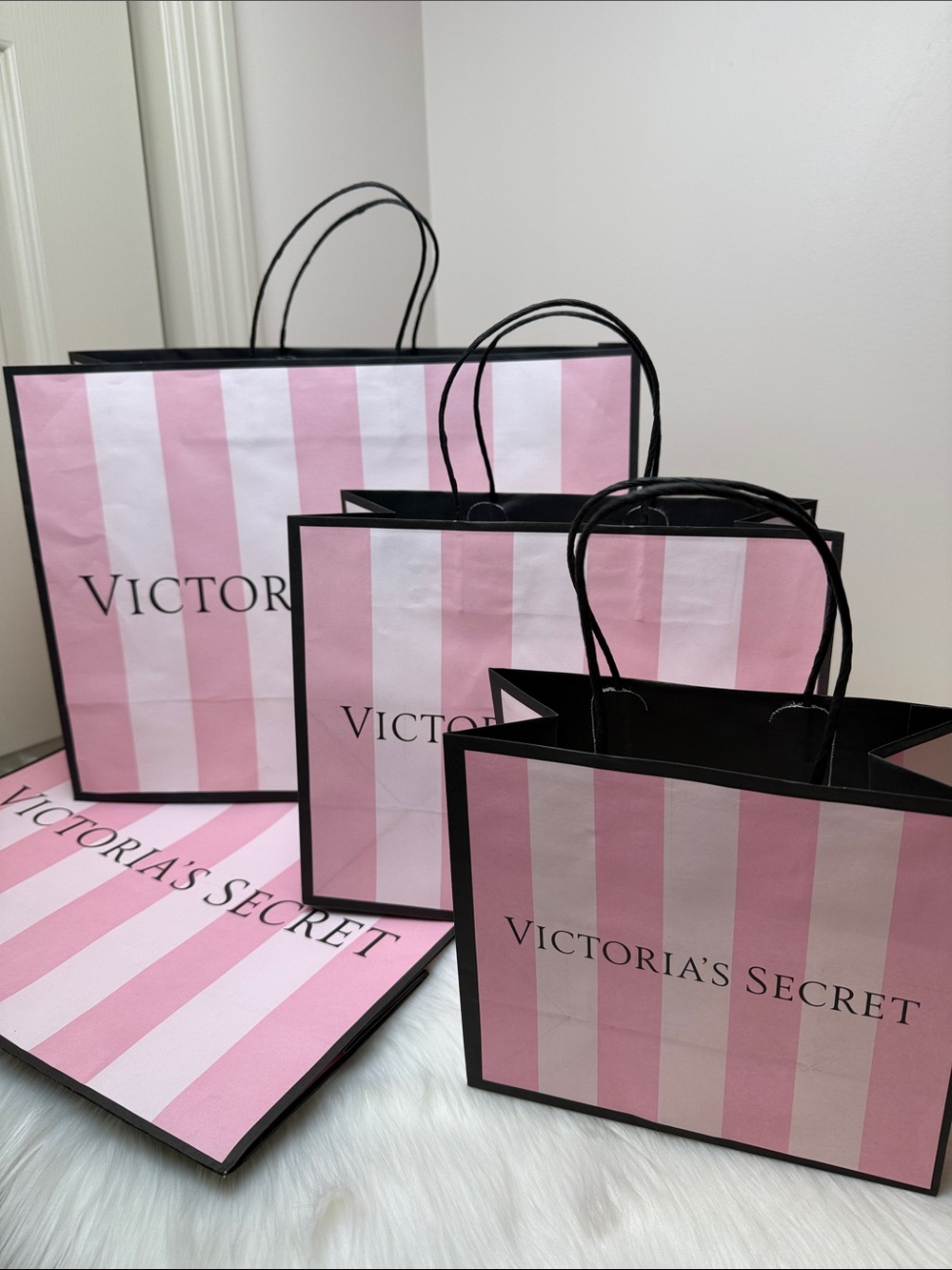 (8) Victoria’s Secret & PINK gift bags shopping bags - Picture 6 of 13